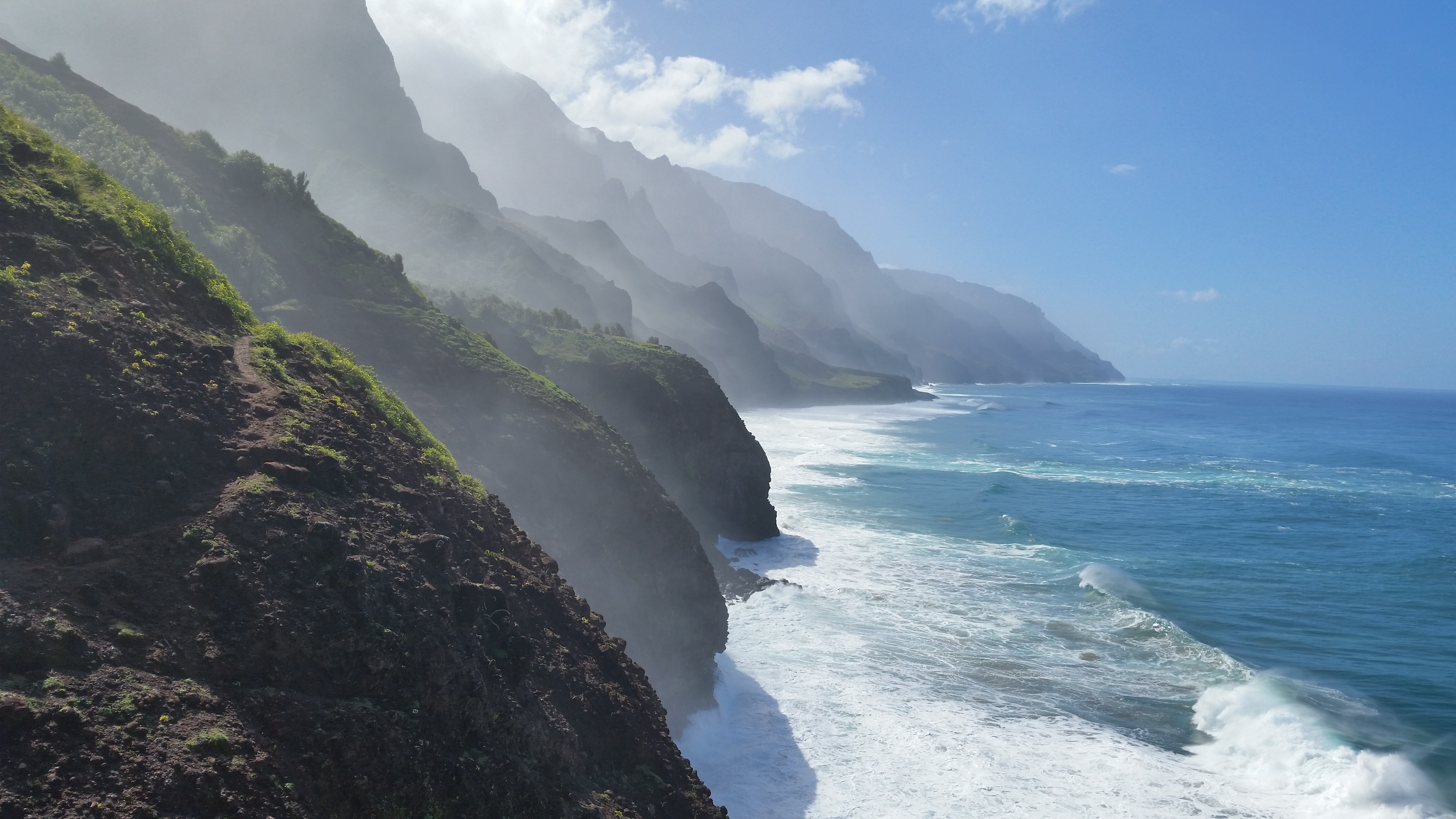  nā pali coast cliffscape, kauai island, 4.2 MB 
